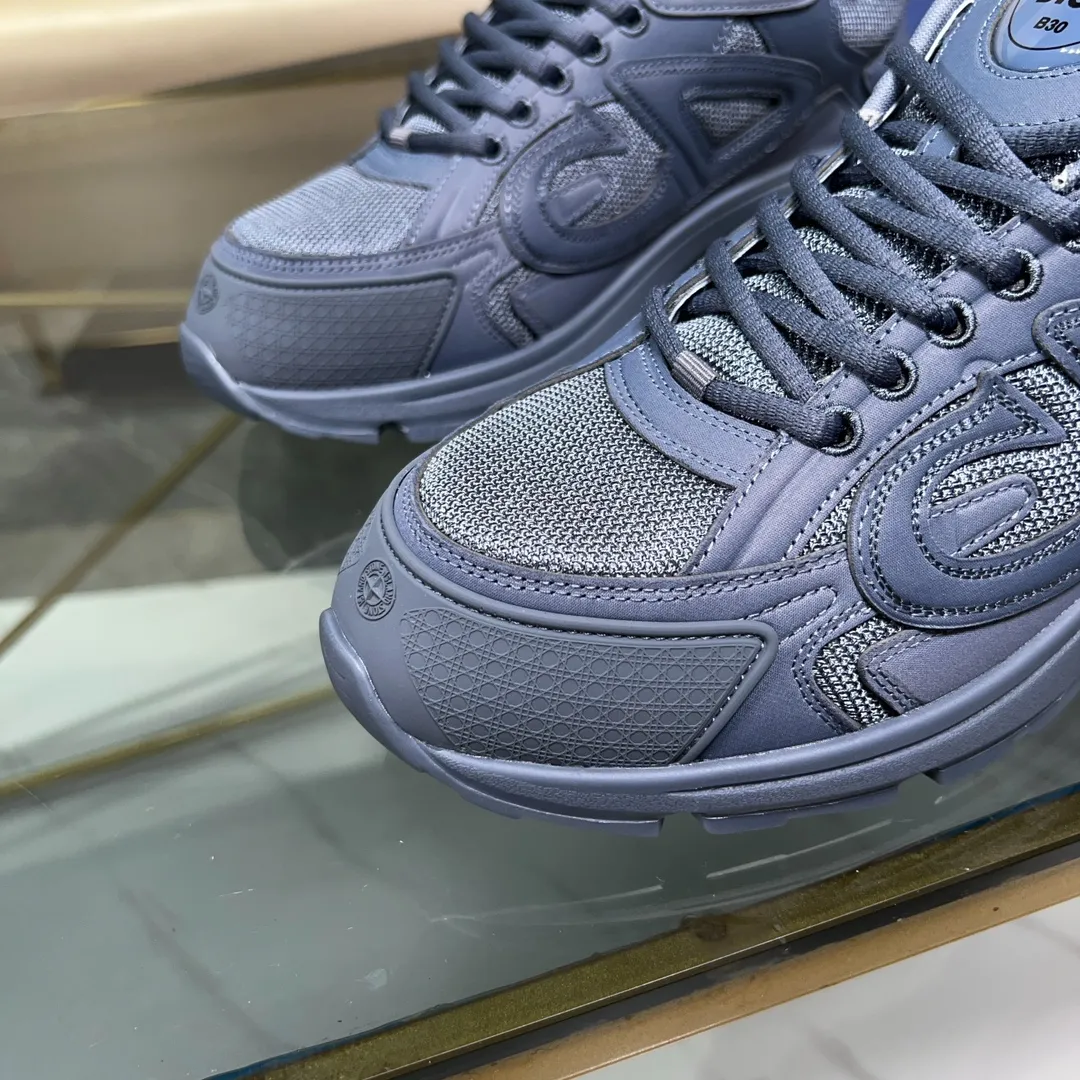 Men's Men's Shoes💰P460💰【DIOR】Dior's new B30 low-top sneakers✅ Carefully crafted from gray mesh fabric and white technical fabric, it features a CD30" graphic logo, and "DIO~B30" and "CD30" logos on the heel and tongue. The extra-light sculpted rubber sole is paired with iconic embellishments to enhance style, and internal stretch details create an ideal and comfortable wearing experience. Can be matched with a variety of casual looks to highlight a fashionable and modern sports style. Size: 38-44 (45 can be customized)